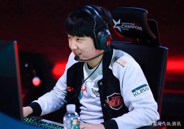 位年轻前锋 位年轻前锋