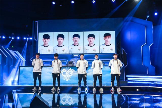 斗志昂扬 斗志昂扬