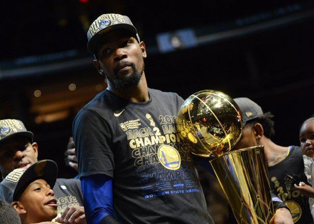 她在滑行中 她在滑行中